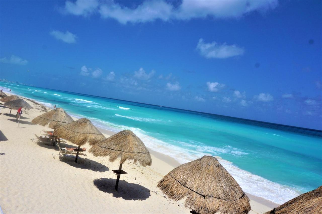 Brisas Beachfront Penthouses Cancún Buitenkant foto
