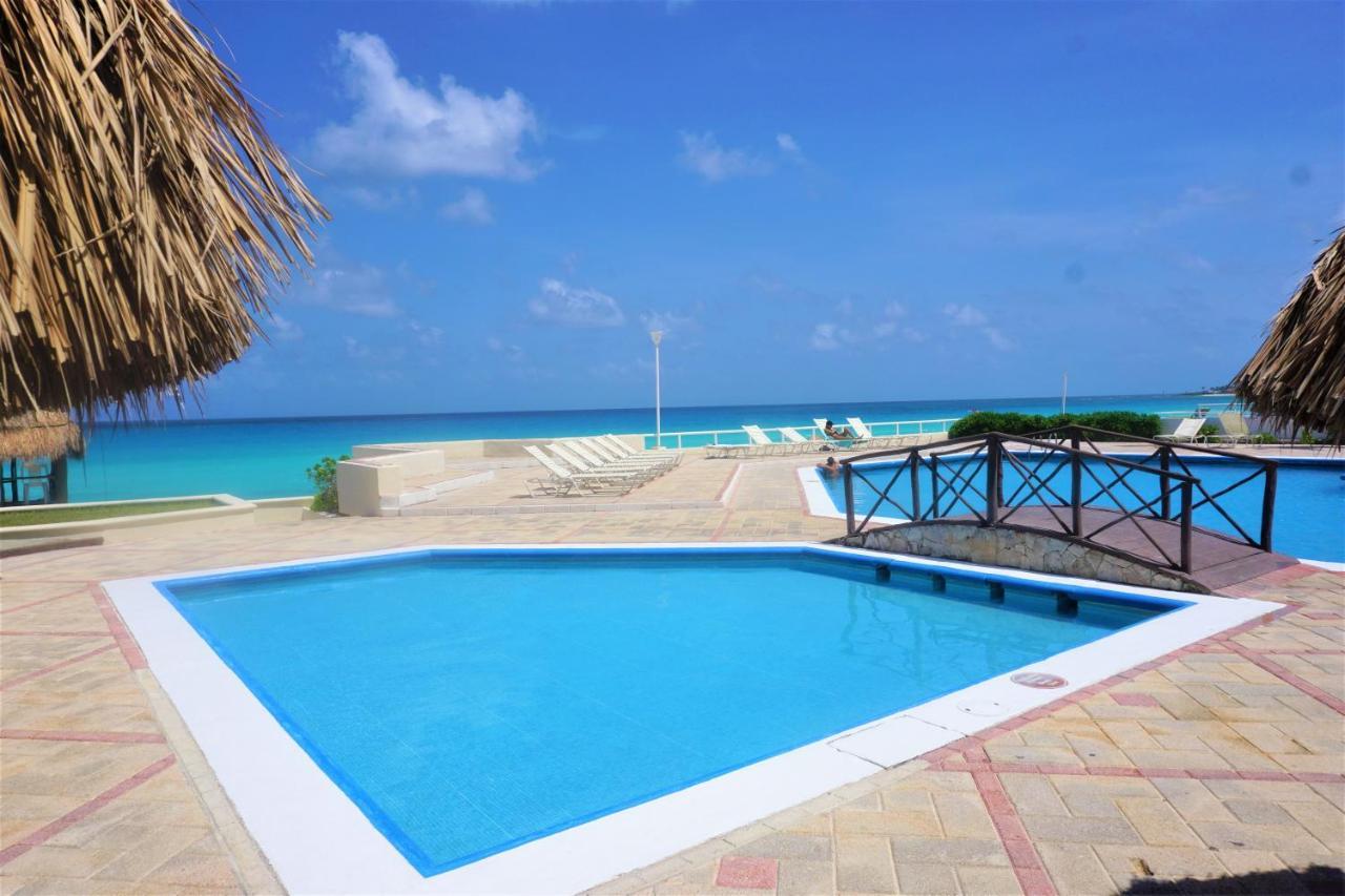Brisas Beachfront Penthouses Cancún Buitenkant foto