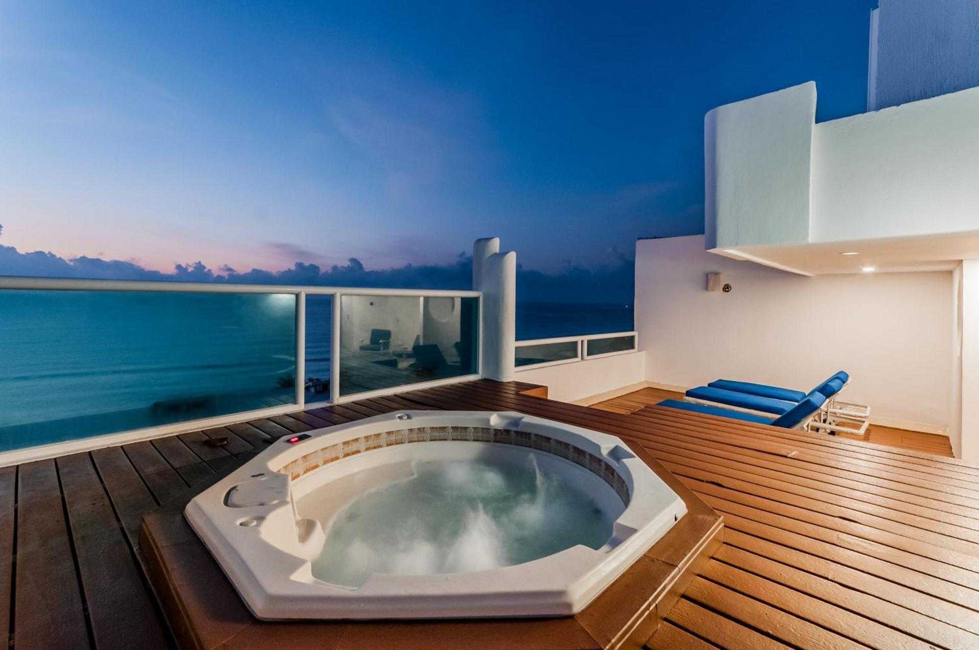 Brisas Beachfront Penthouses Cancún Buitenkant foto