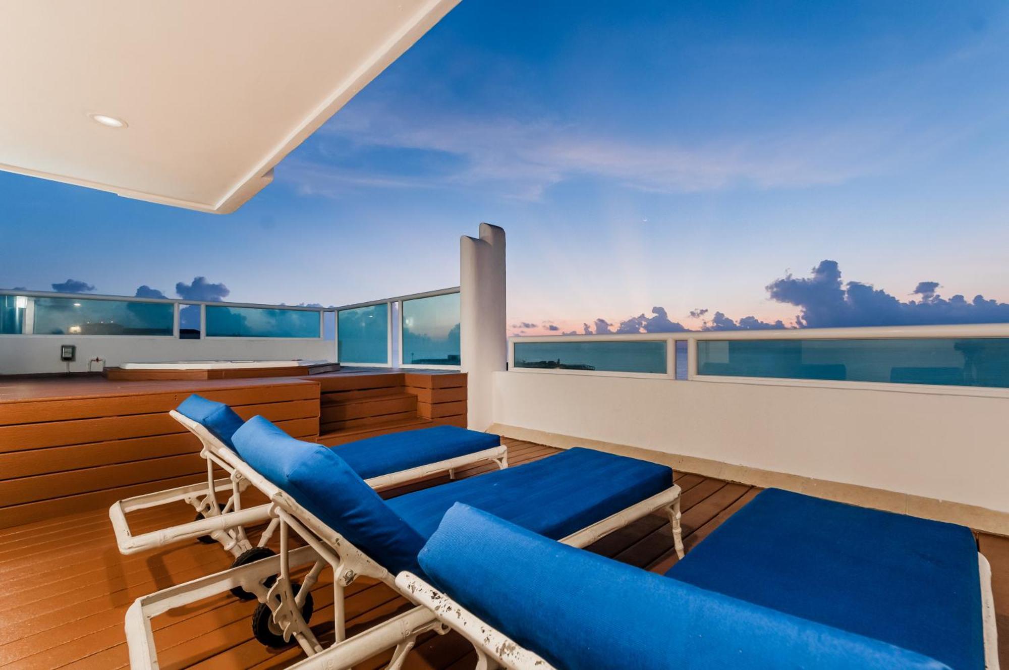 Brisas Beachfront Penthouses Cancún Buitenkant foto